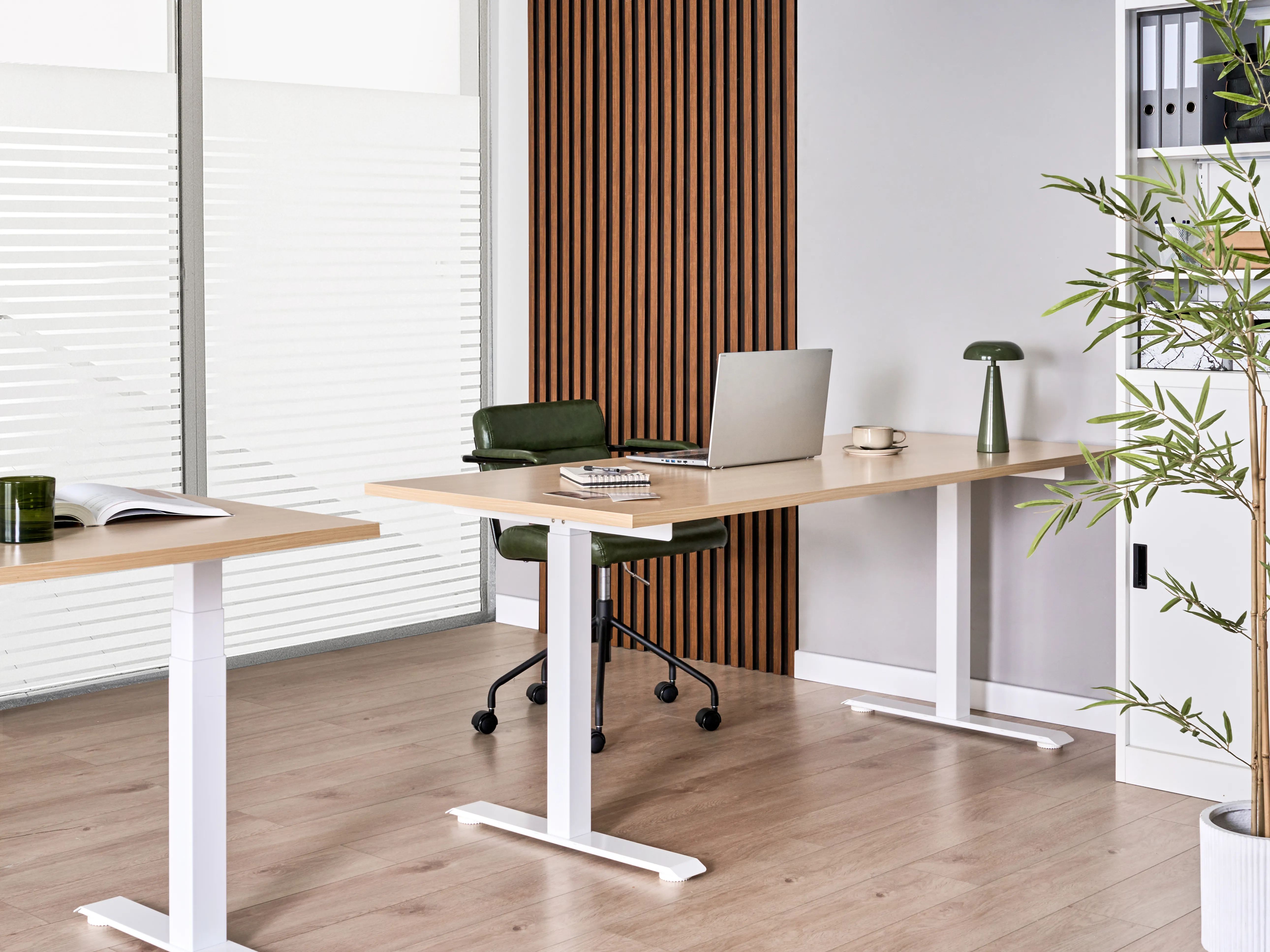 Elektrisch verstelbaar sta-bureau DESTINES Lichtbruin/wit 180 cm 72 cm