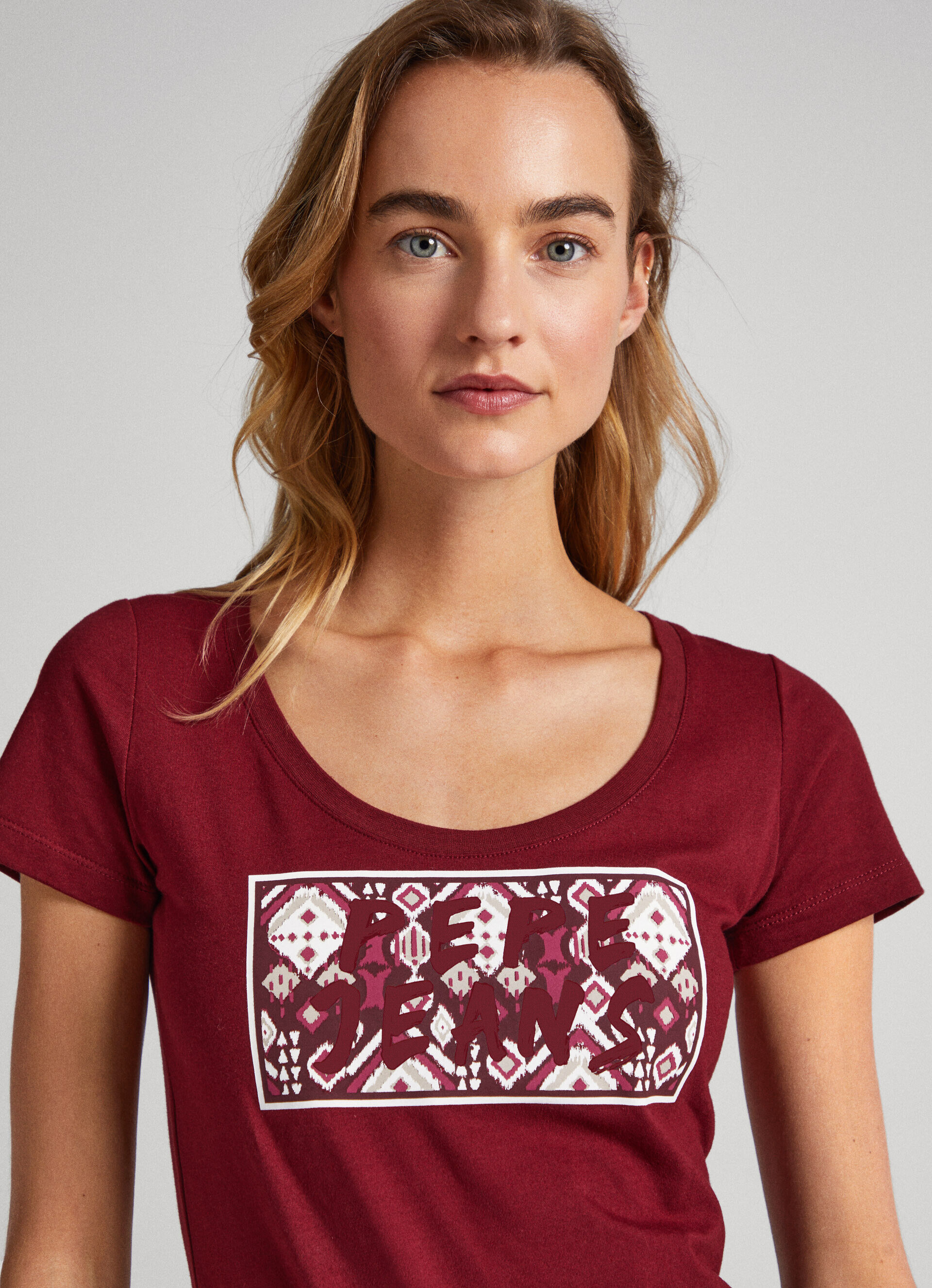 CAMISETA COM LOGOTIPO ESTAMPADO - vermelho borgonha
