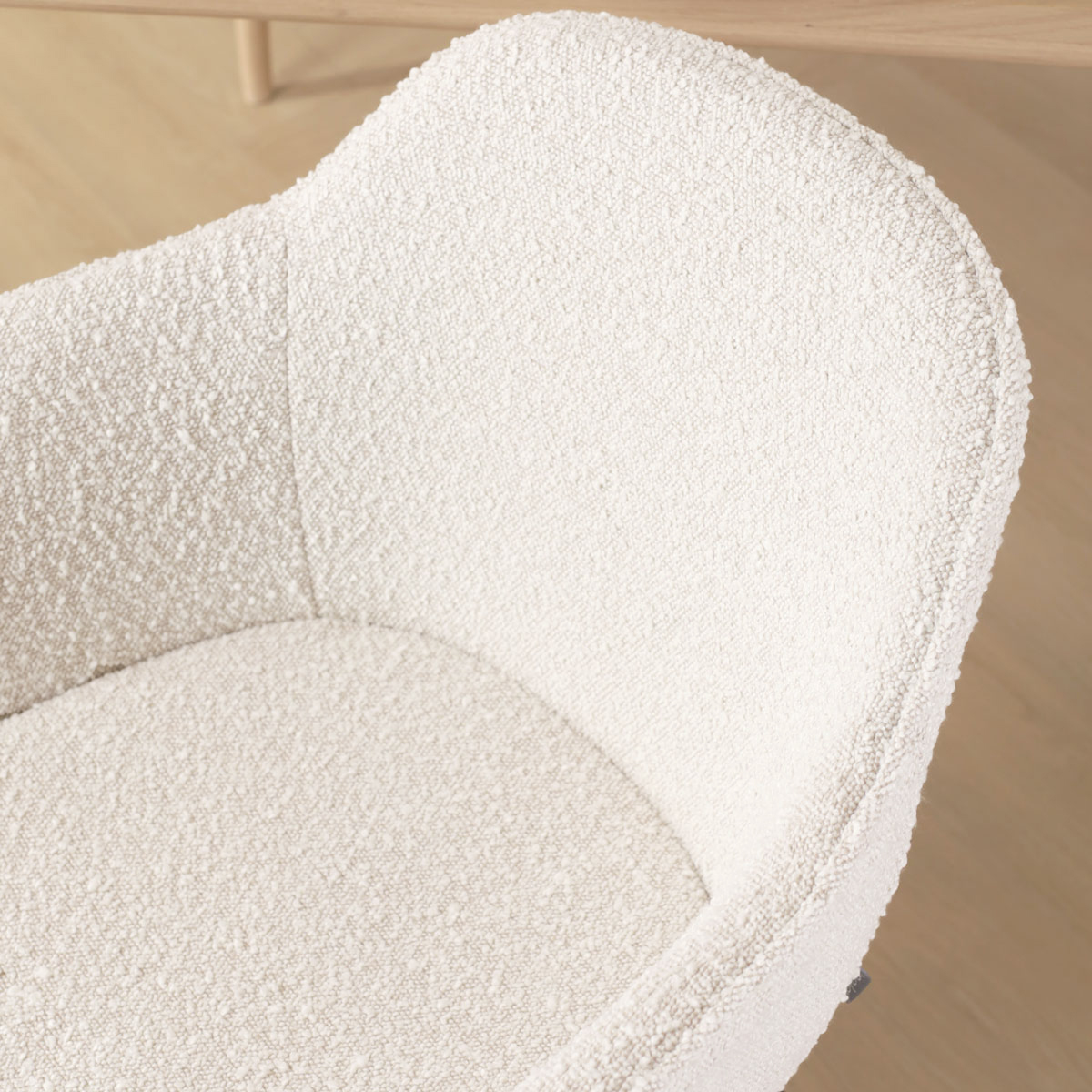 Eetkamerstoel Noa-Mare bouclé beige - wit onderstel