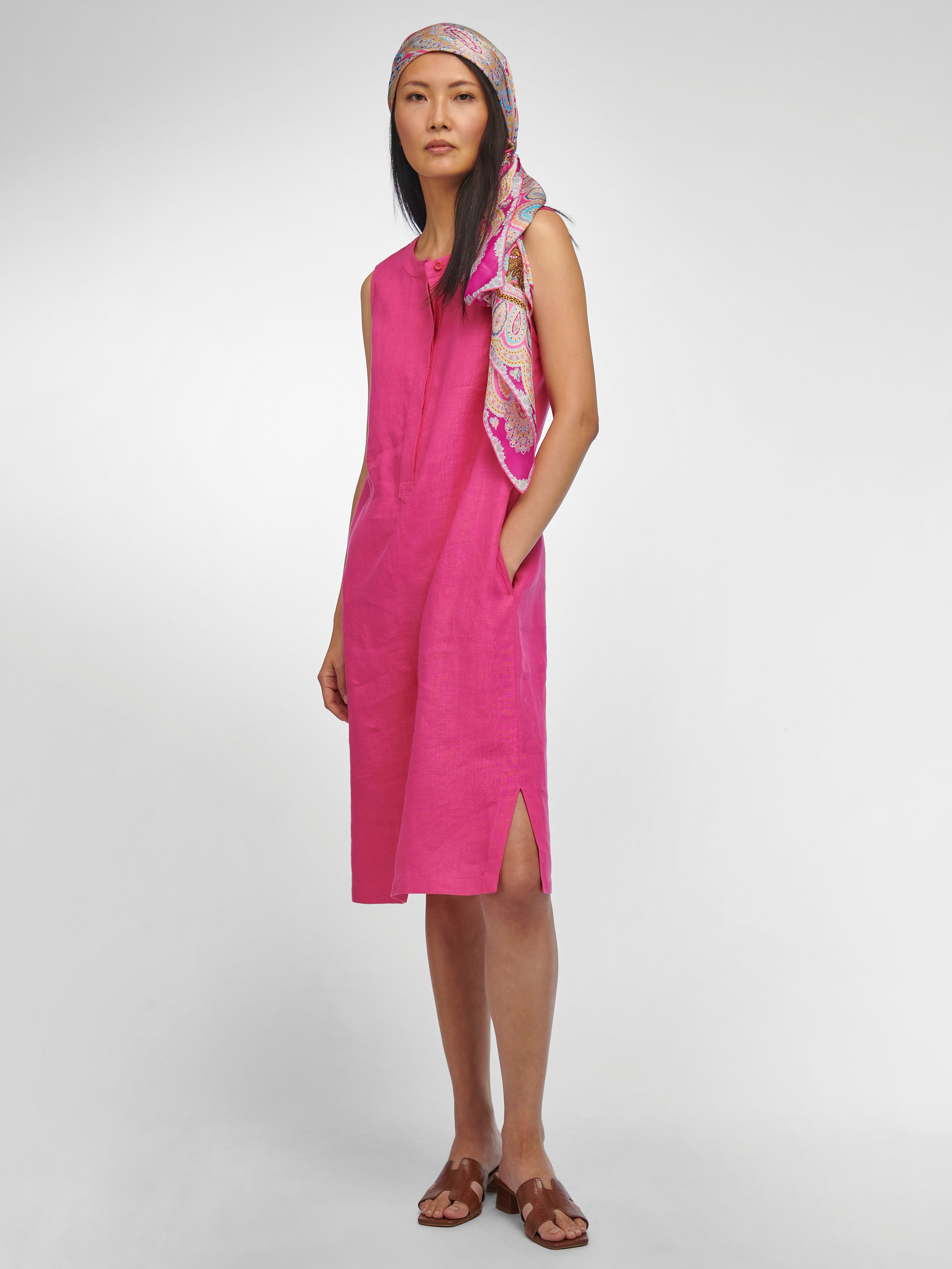 Ärmelloses Kleid aus 100% Leinen
