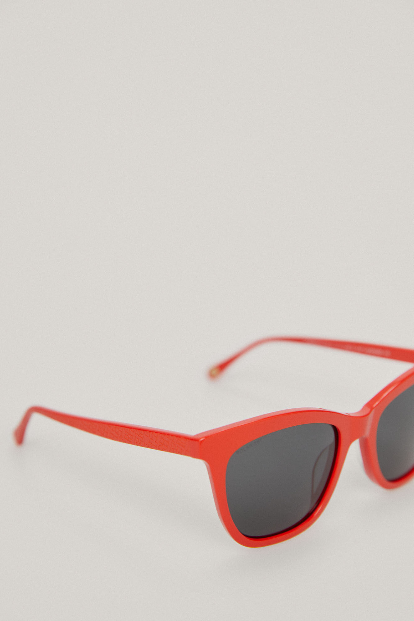 Óculos de Sol em Acetato Vermelho - Vermelho