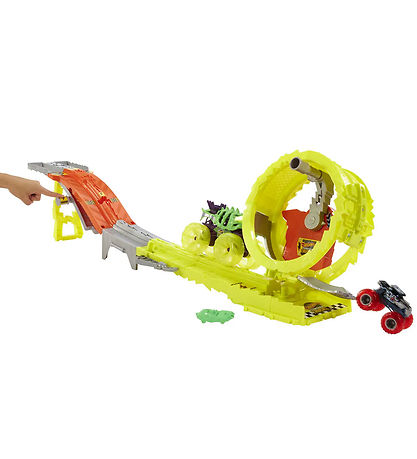 Hot Wheels Bilbane - Monster Trucks Charge & Chase Challenge
