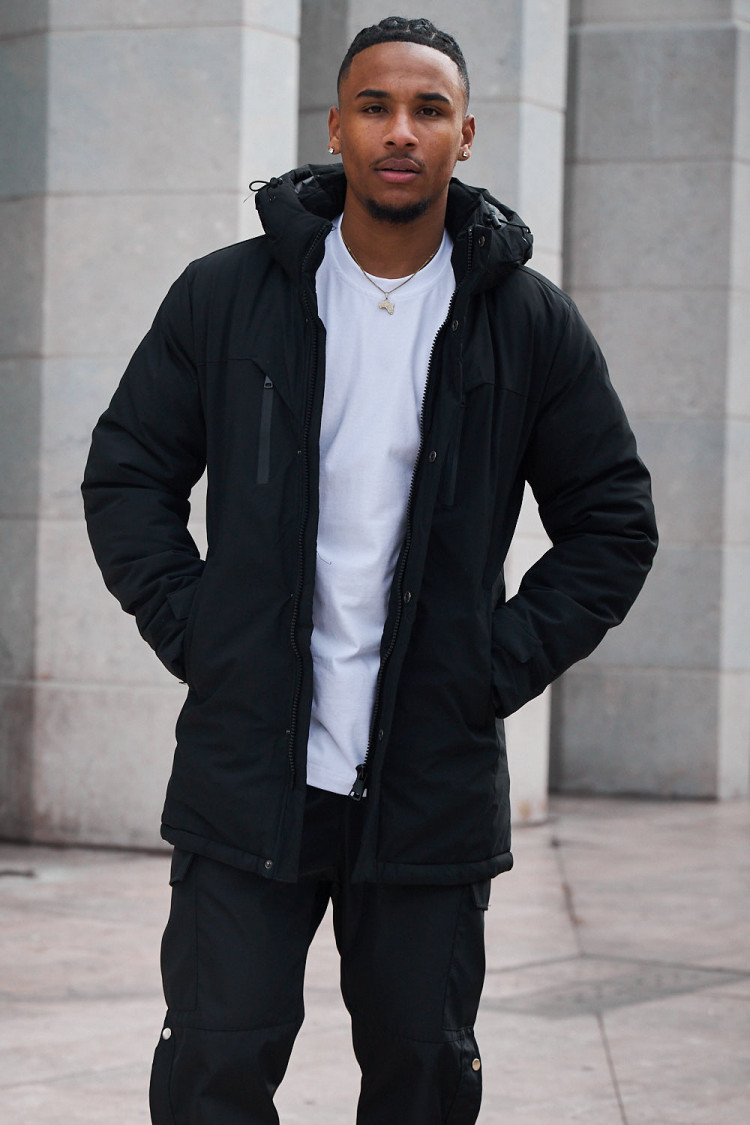 Parka noire à capuche mi-longue