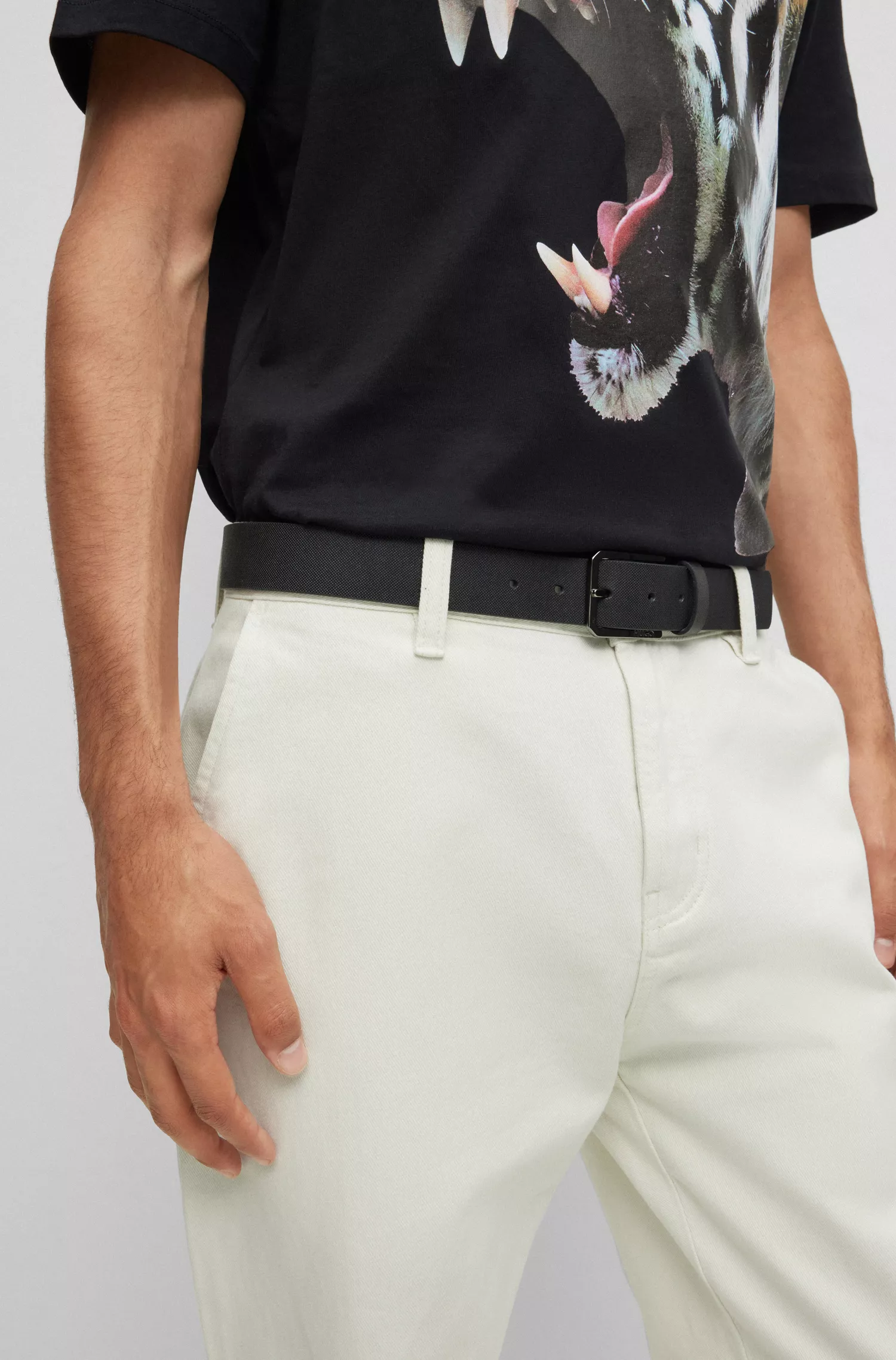 Cinto HUGO vermelho em couro estruturado com fivela com o logotipo.