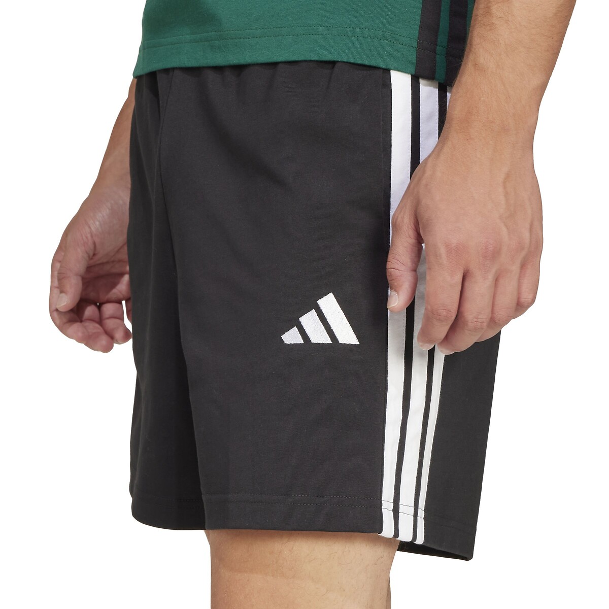 Roupas Esportivas Adidas<br>Calção Essencial com 3 Listras
