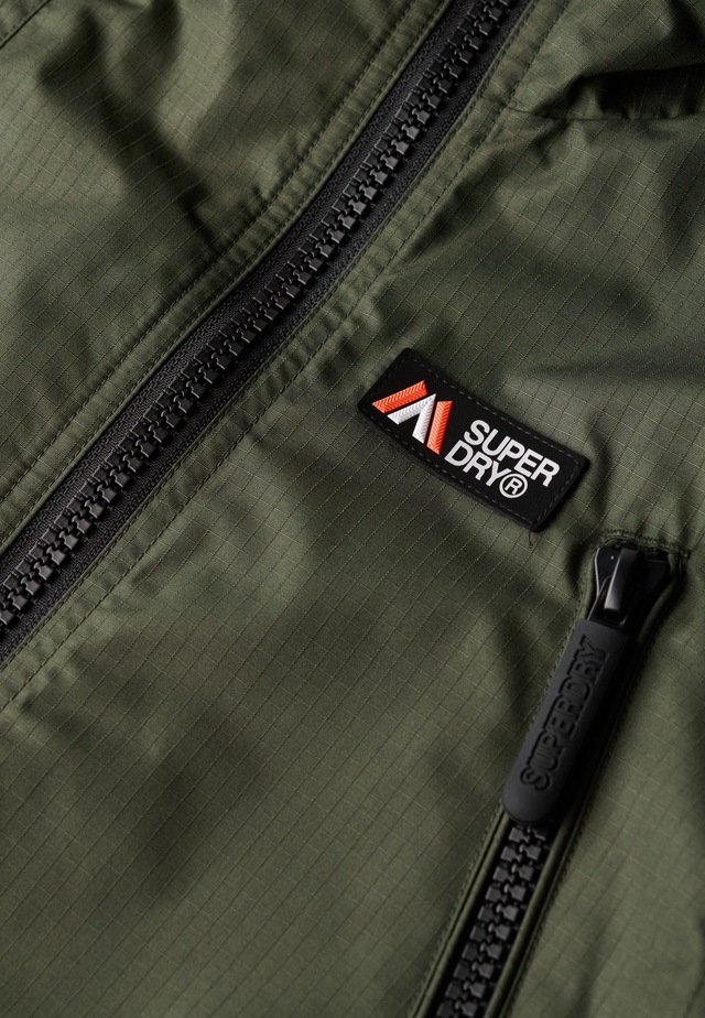 Superdry Outdoorjacke »HOODED MTN WINDBREAKER JACKET« mit Kapuze