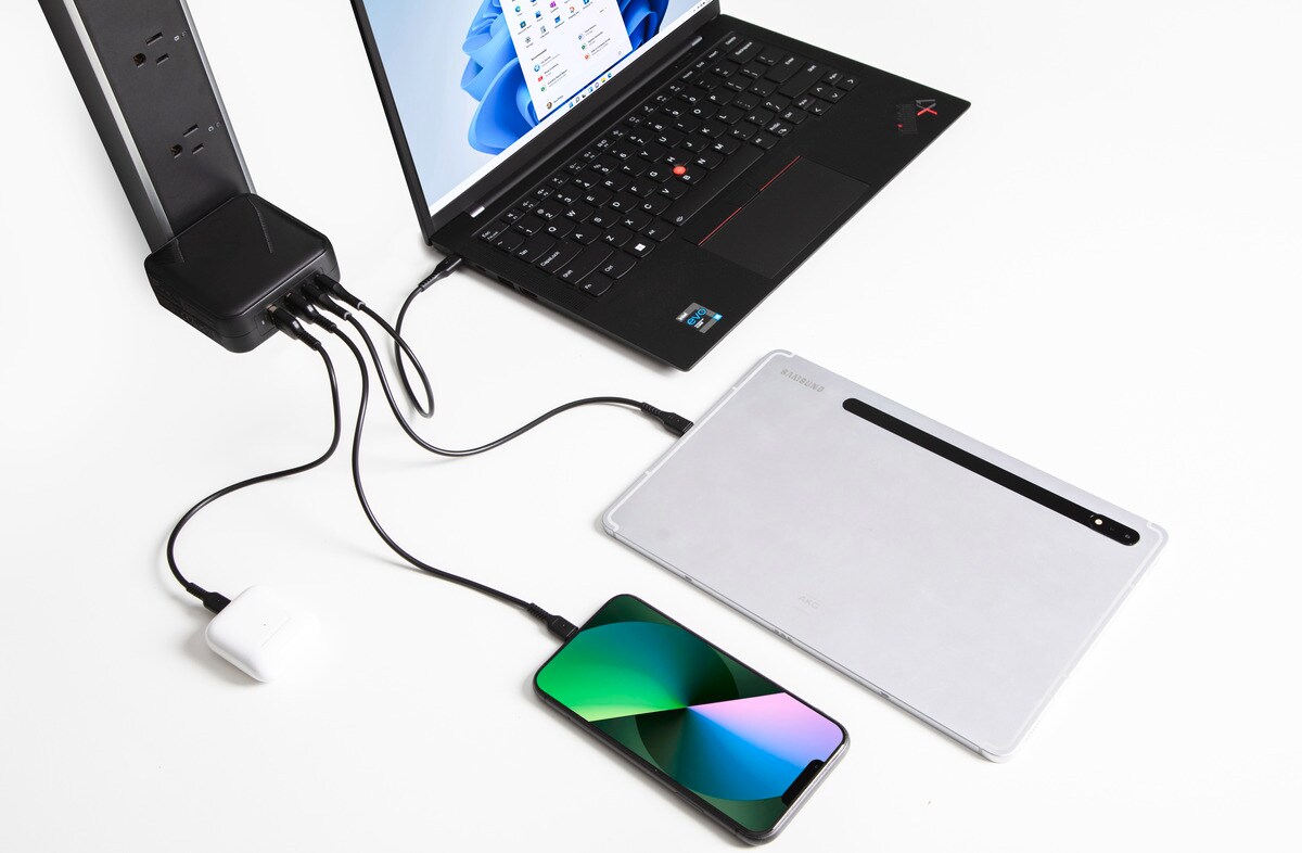 Targus 100W Gan Charger - Multi port - with travel adapters