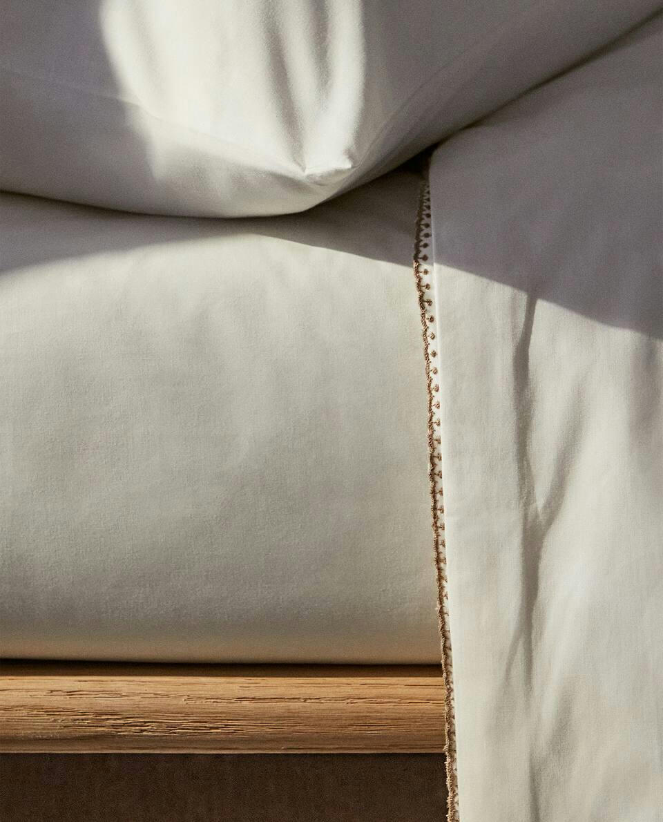 Lençol de baixo com costura decorativa