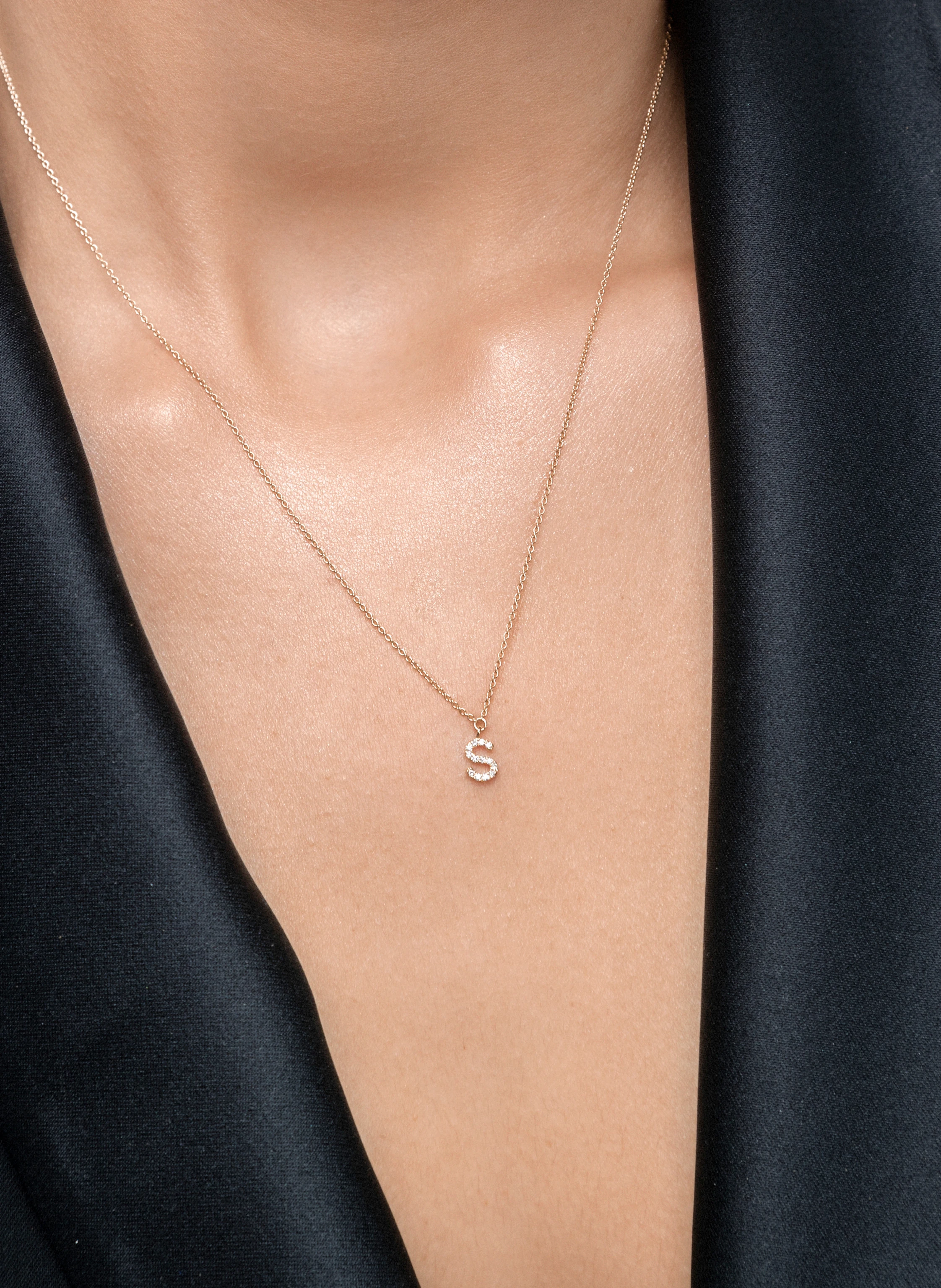 Leaf INITIALIEN Halskette „S“ aus 14 Karat Gelbgold mit Diamanten