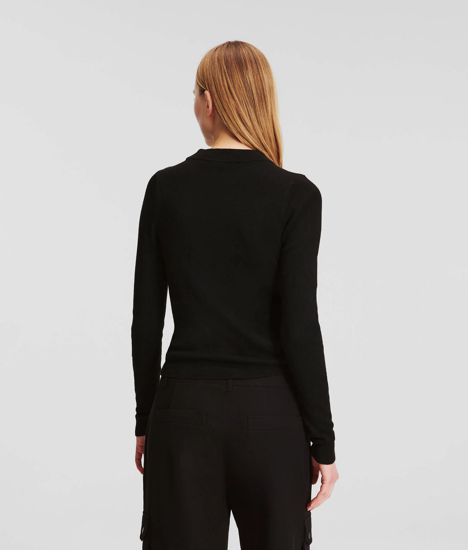 PULL À COL MONTANT AVEC DÉCOUPE KLJ