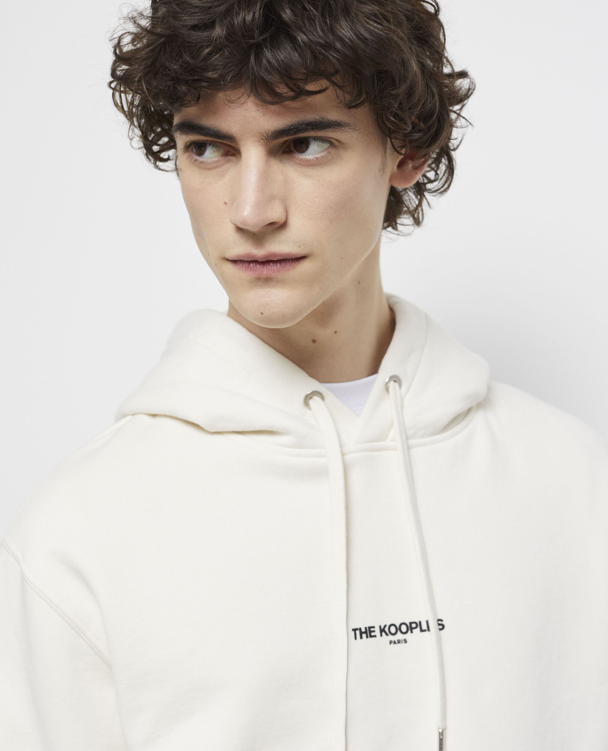 Sweat écru à capuche et poche kangourou