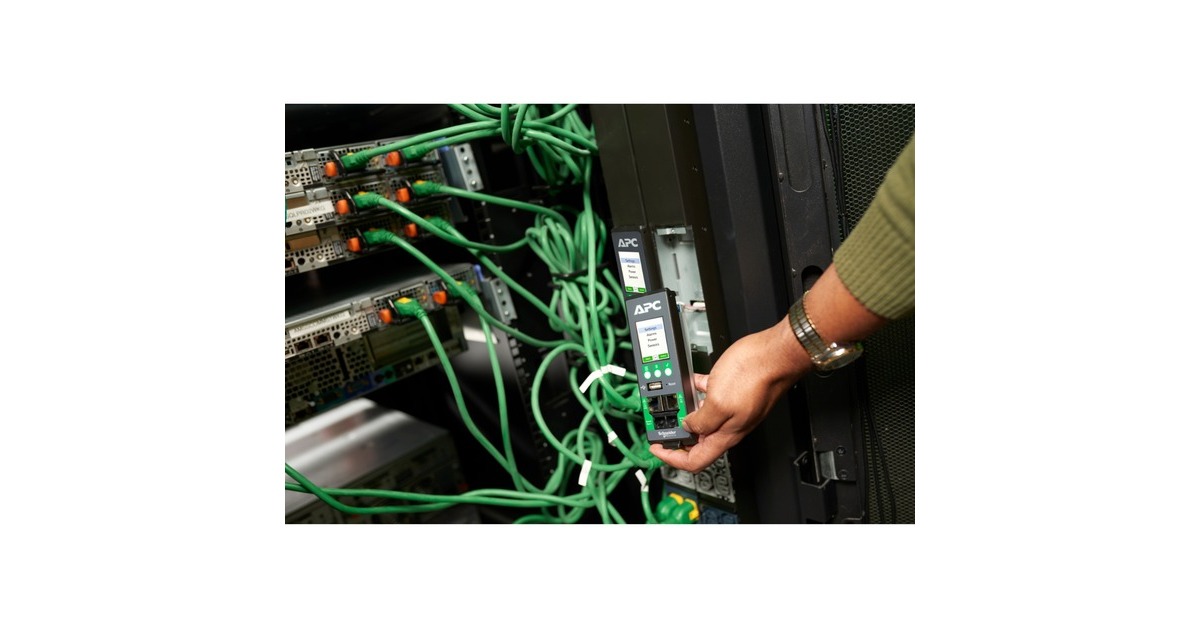 APCAPDU10150SW - Switched, 0U, 32A, 230V  (Zwart, (20x) C13/15 + (20x) C13/15/19/21, IEC309 32A stekker)