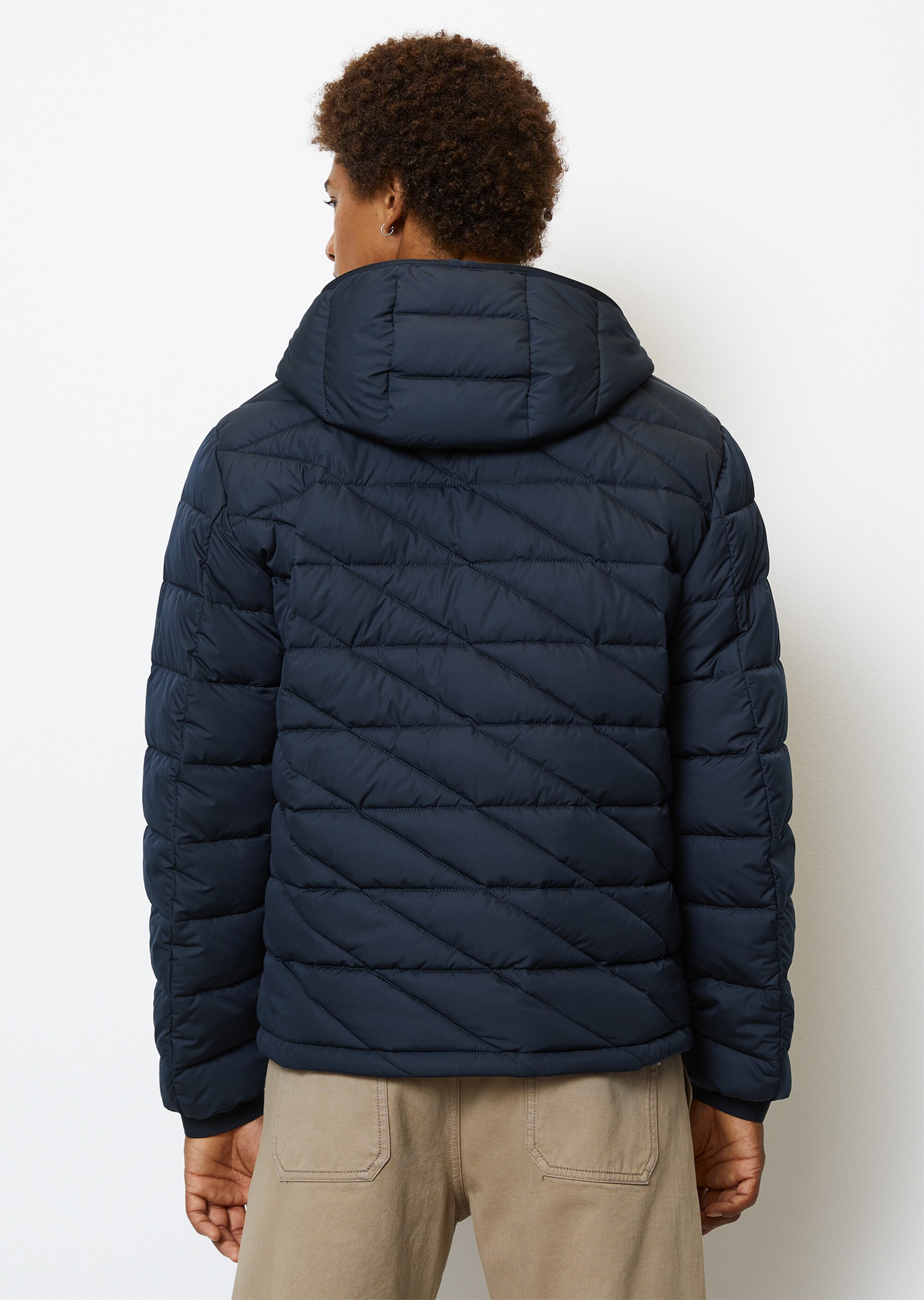 Leichte Kapuzen-Steppjacke regular mit markantem Frontzipper bis zum Scheitel
