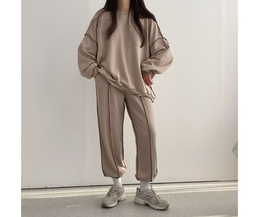 Bolgivy - Set: ronde hals trui met contrasterende stiksels + baggy joggingbroek