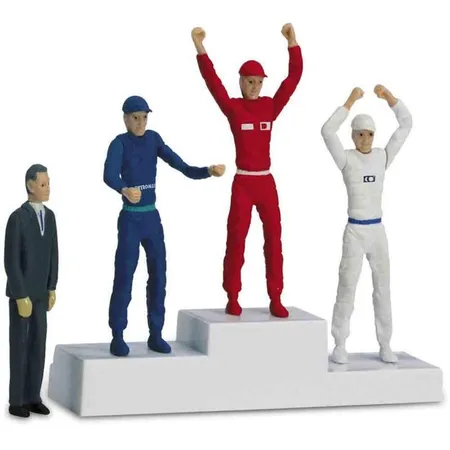 Carrera Digital 124, Digital 132 und EVOLUTION Siegerpodest mit Figuren