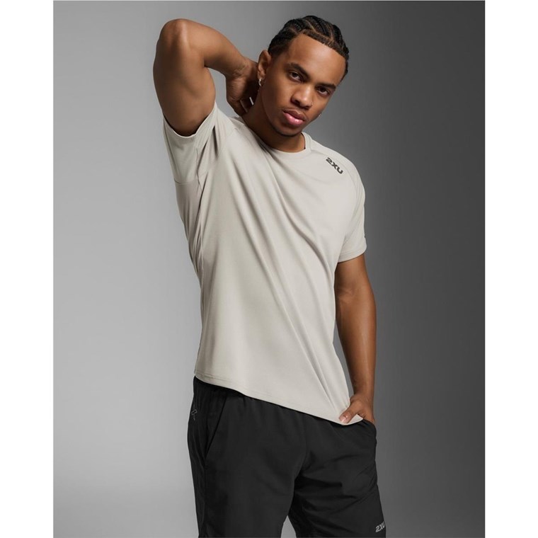 2XU Aero Tee Carbon/Black Reflective