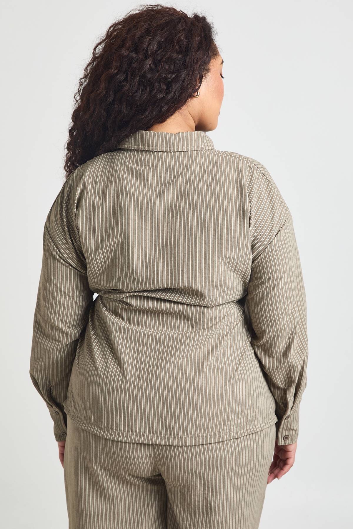 boohoo Chemise Rayée Grande Taille À Taille Ajustable Resserrée