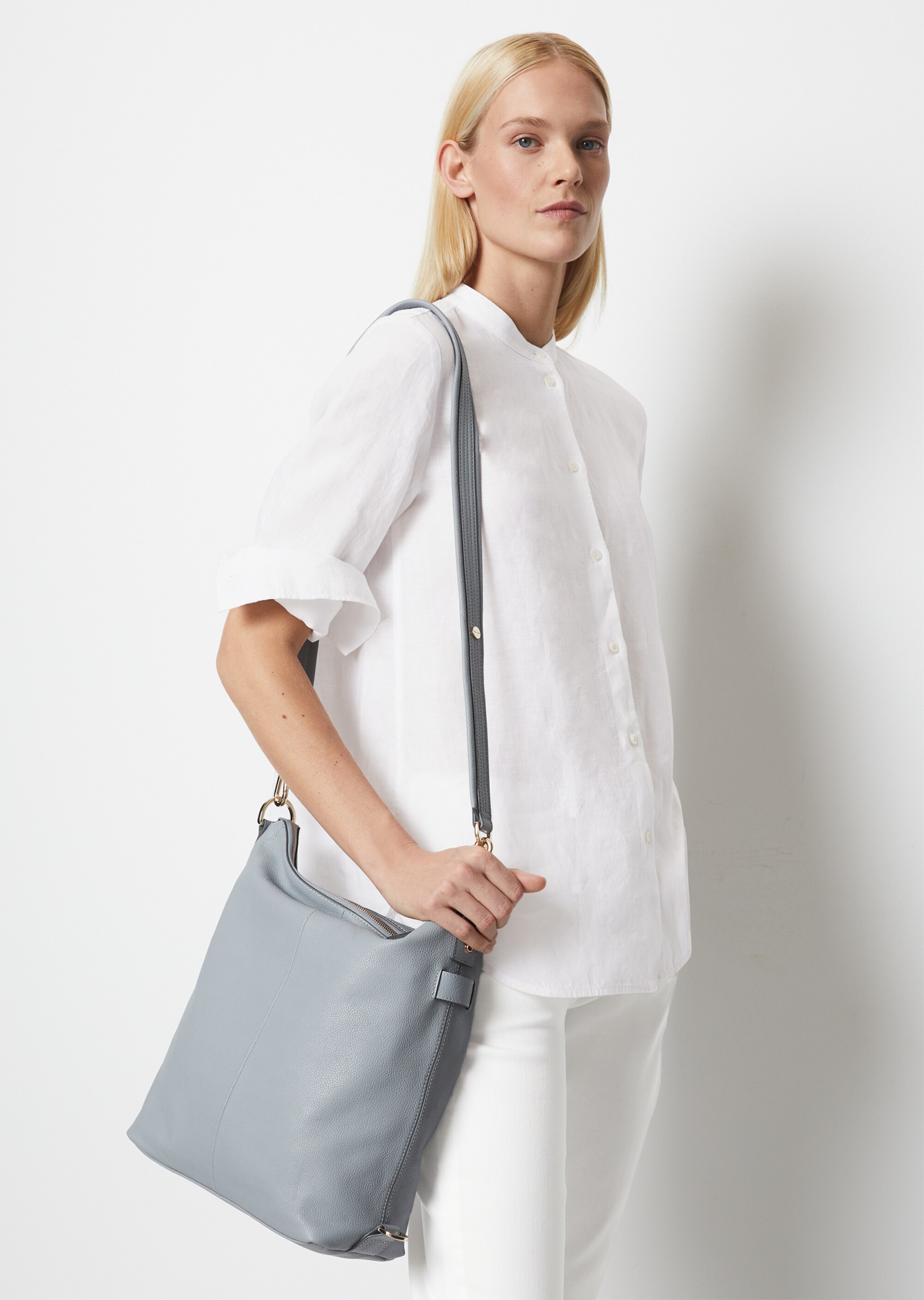 Hobo Bag medium aus fein genarbtem Leder