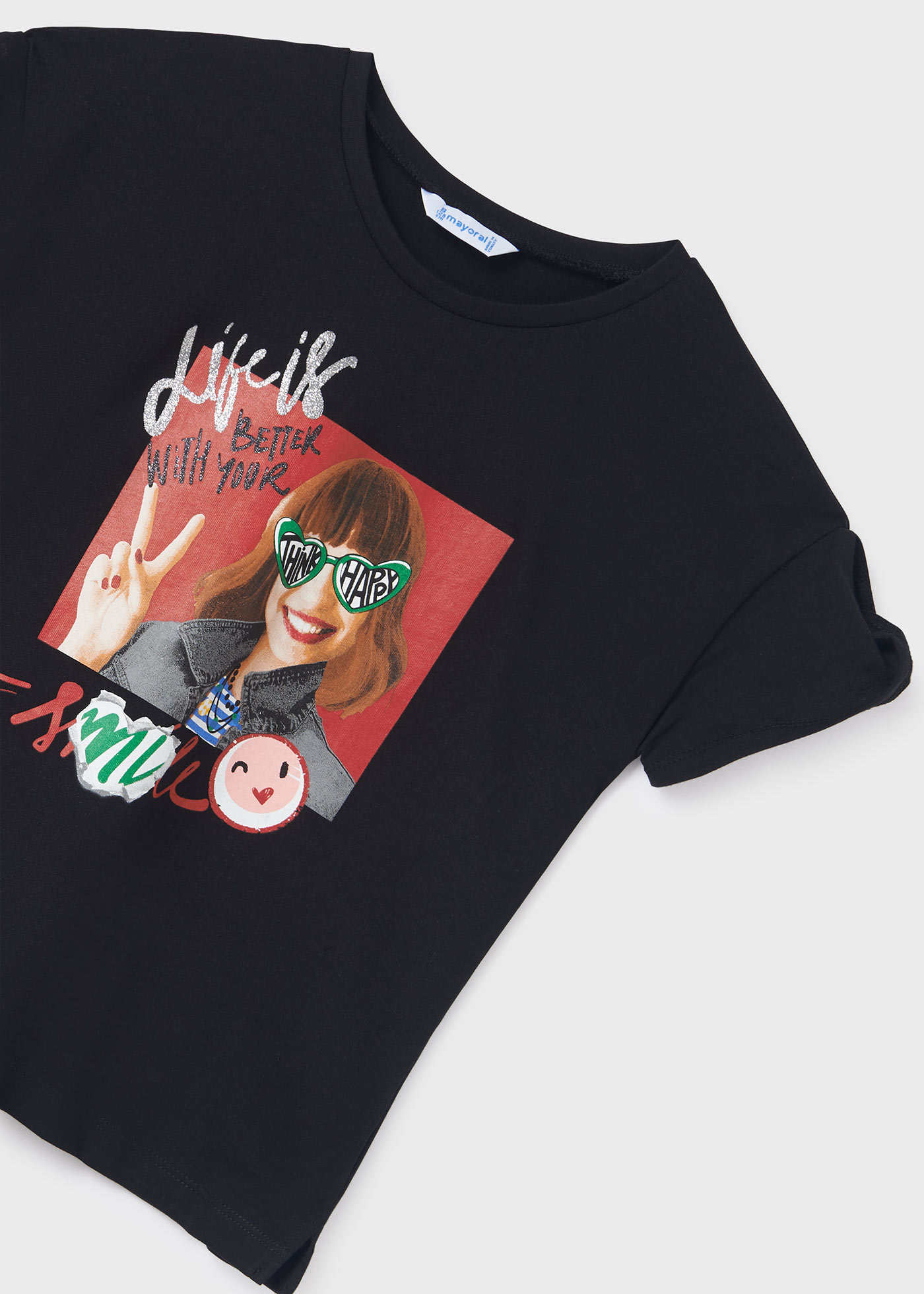 Camiseta de manga curta para meninas, feita de algodão sustentável.