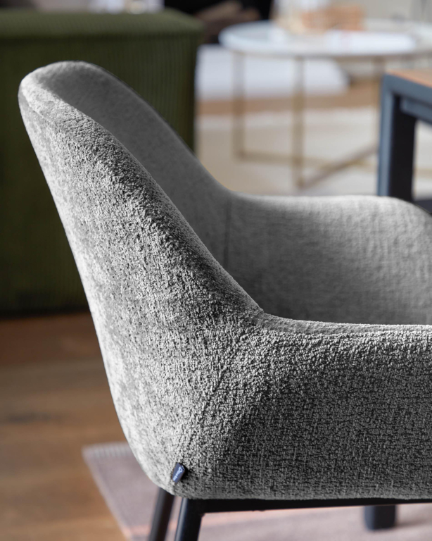 Kave Home Konna eetkamerstoel met stalen onderstel Beige Chenille
