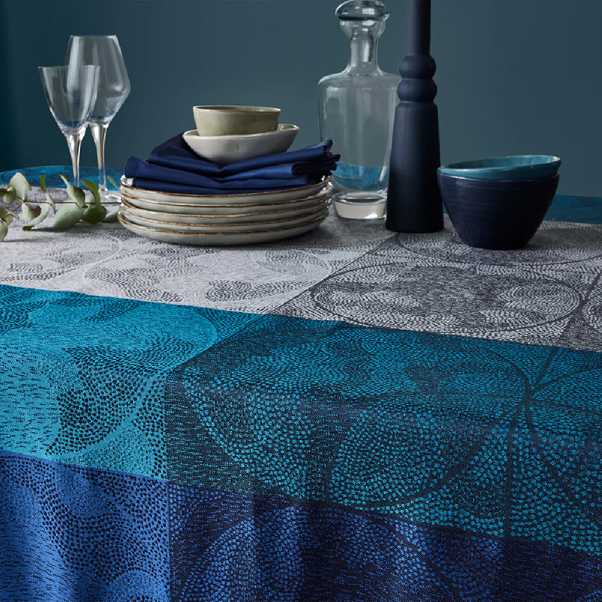Nappe pur coton bleu 155x260 Garnier Thiebaut