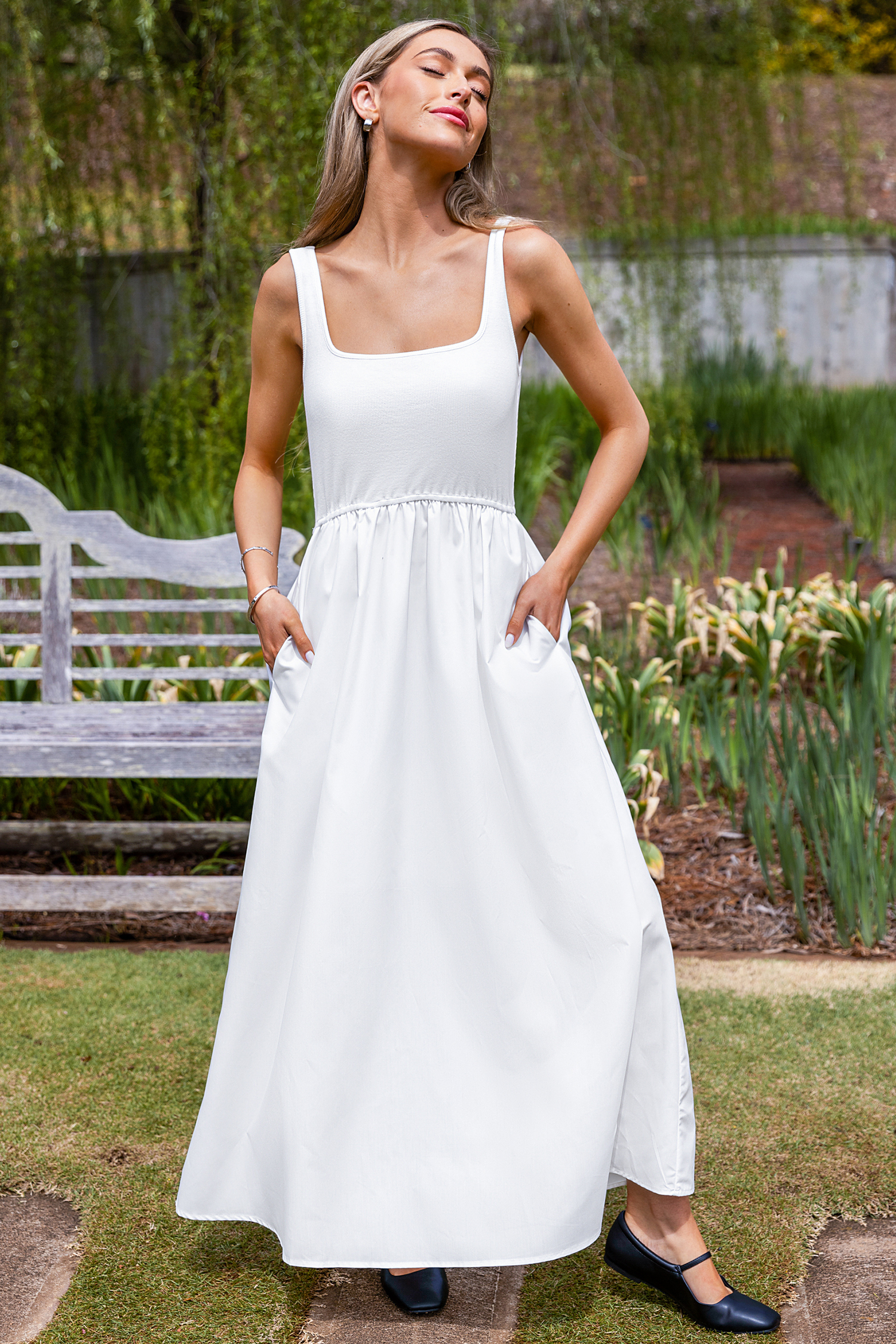 Robe maxi sans manches à col carré blanche