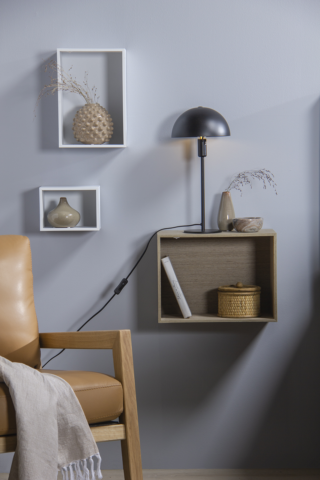 Vilde bordlampe Sort metall med ledning og bryter.
