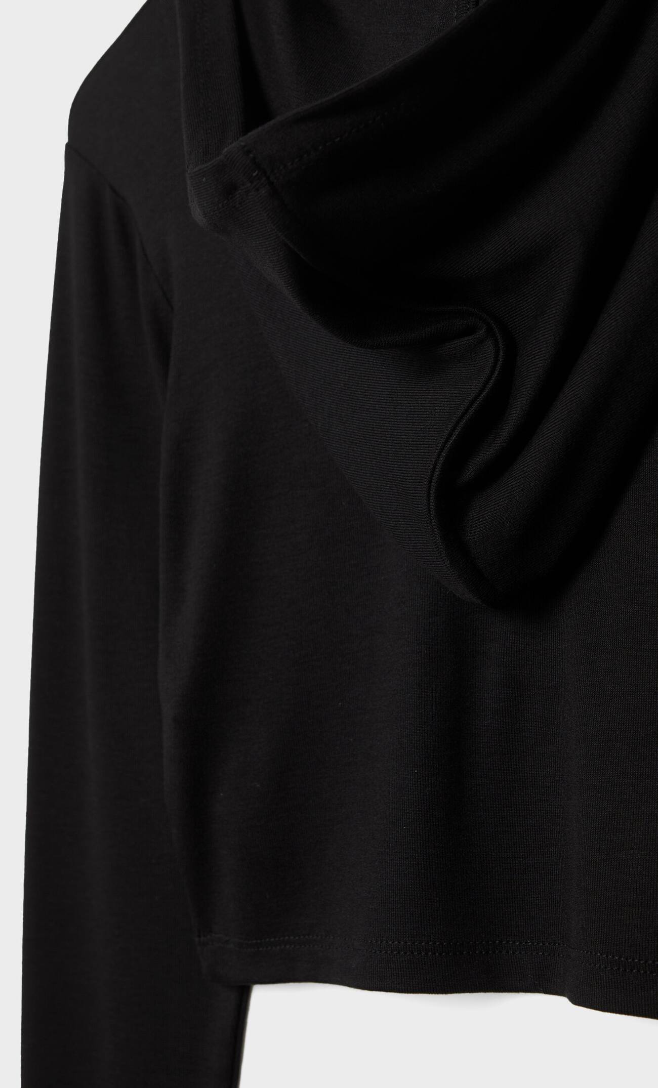 Camiseta de manga comprida com capuz