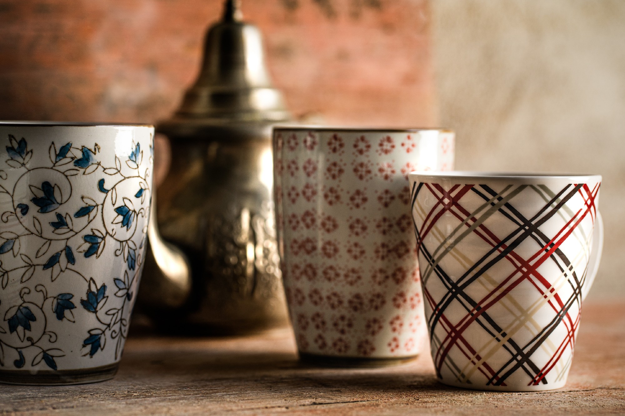 Tasse Gordes 'Rote Blüte', weiß, braun, rot, H 12 cm, Ø 9,5 cm zu 4,80