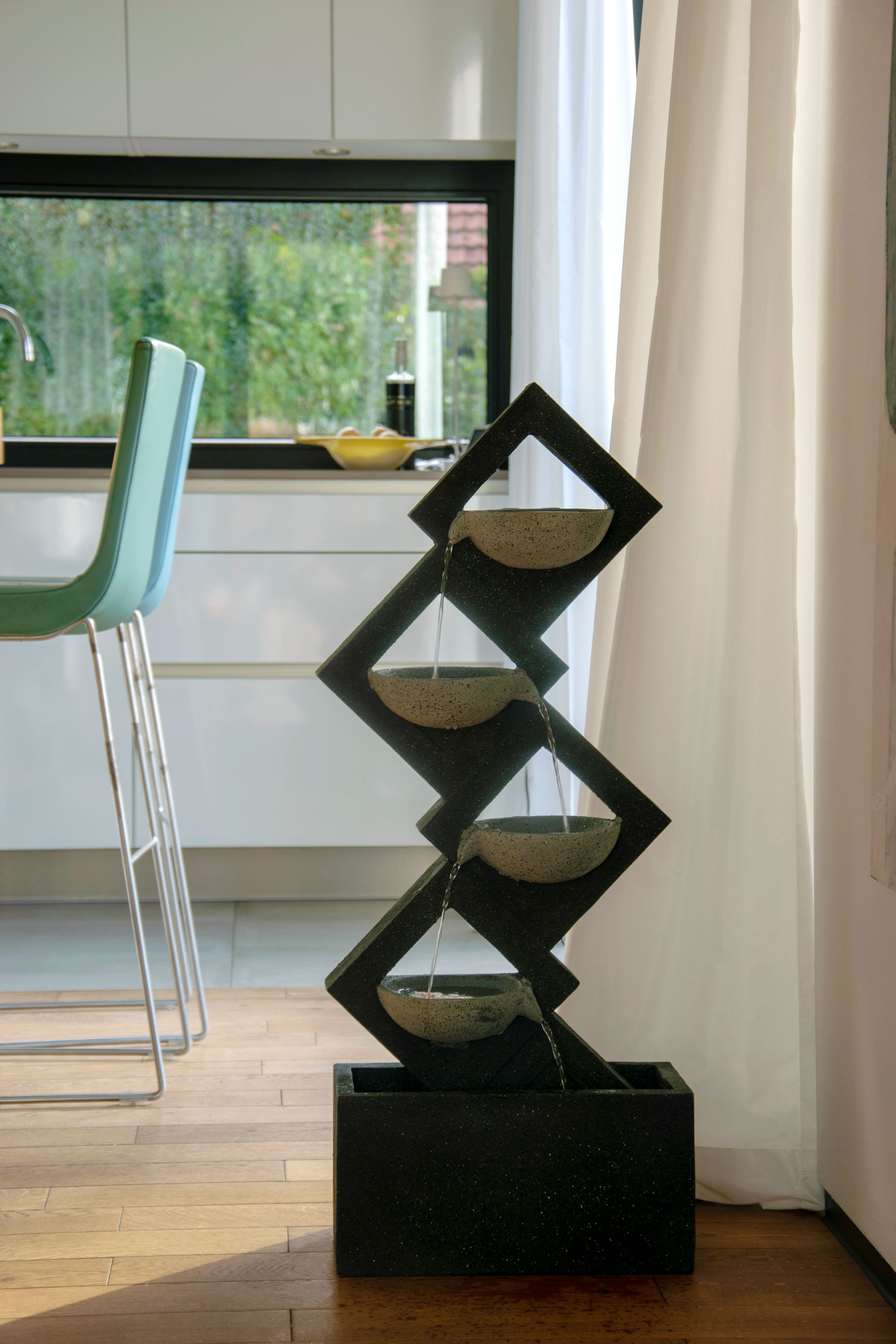 dobar Polyresin-Brunnen mit Pumpe und LEDs, eckig mit 4 Schalen, dunkelgrau