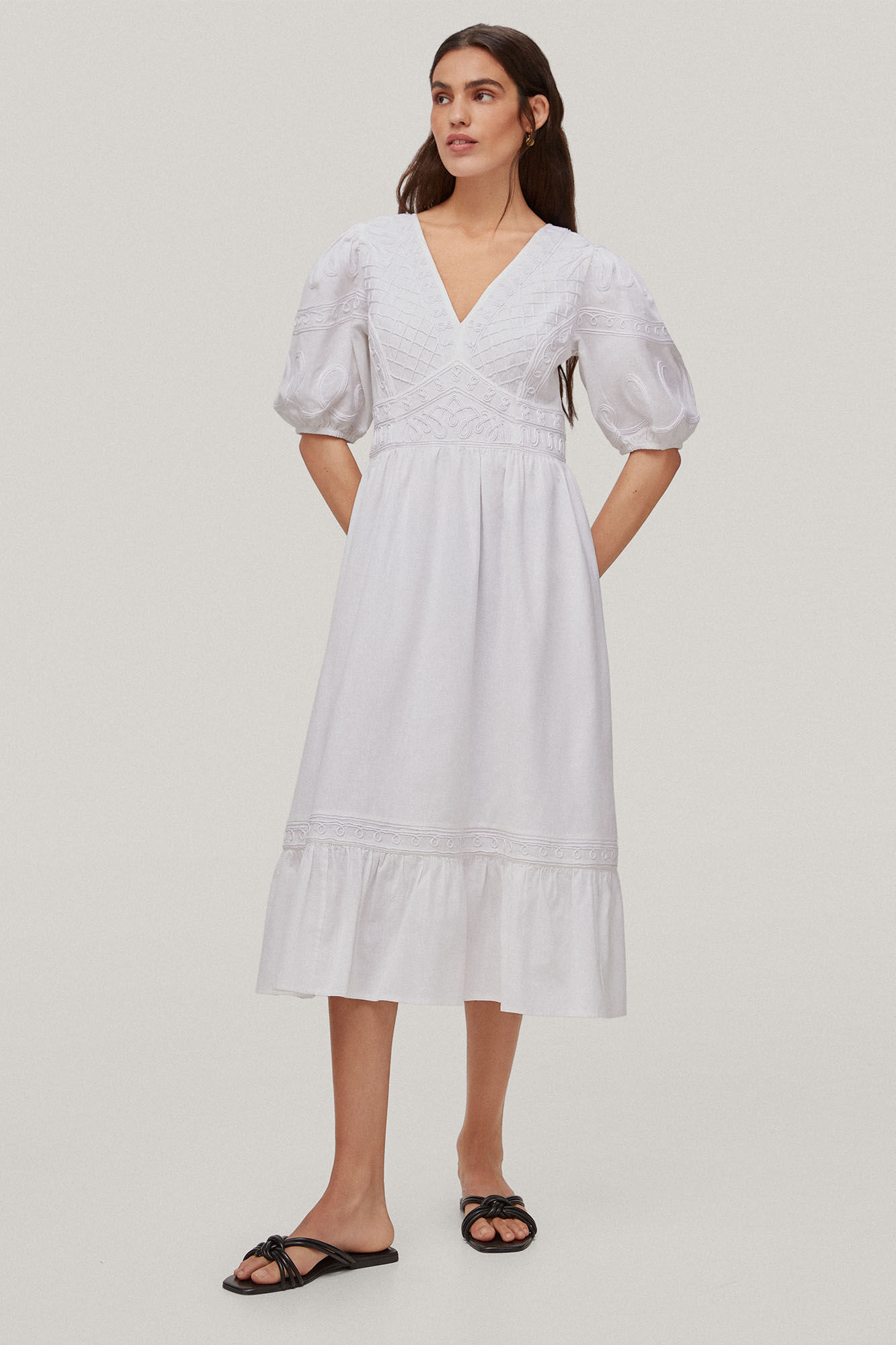Vestido com bordado de fita - Branco-creme
