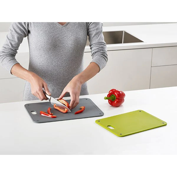 Set de 2 planches à découper support placard Joseph Joseph