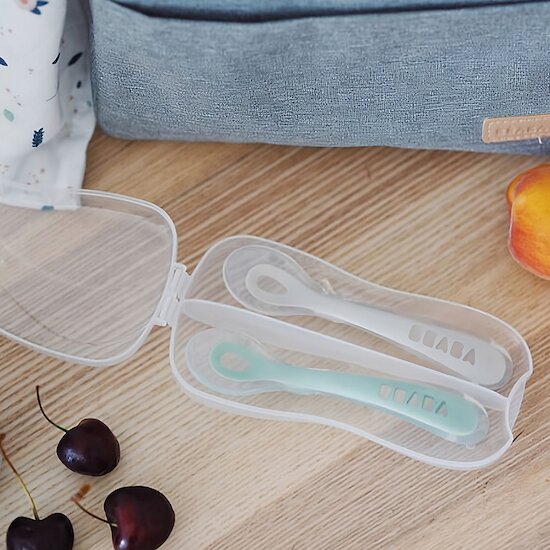 Lot de 2 Cuillères 2ème âge en silicone + boite de transport   gris/vert        de               Béaba