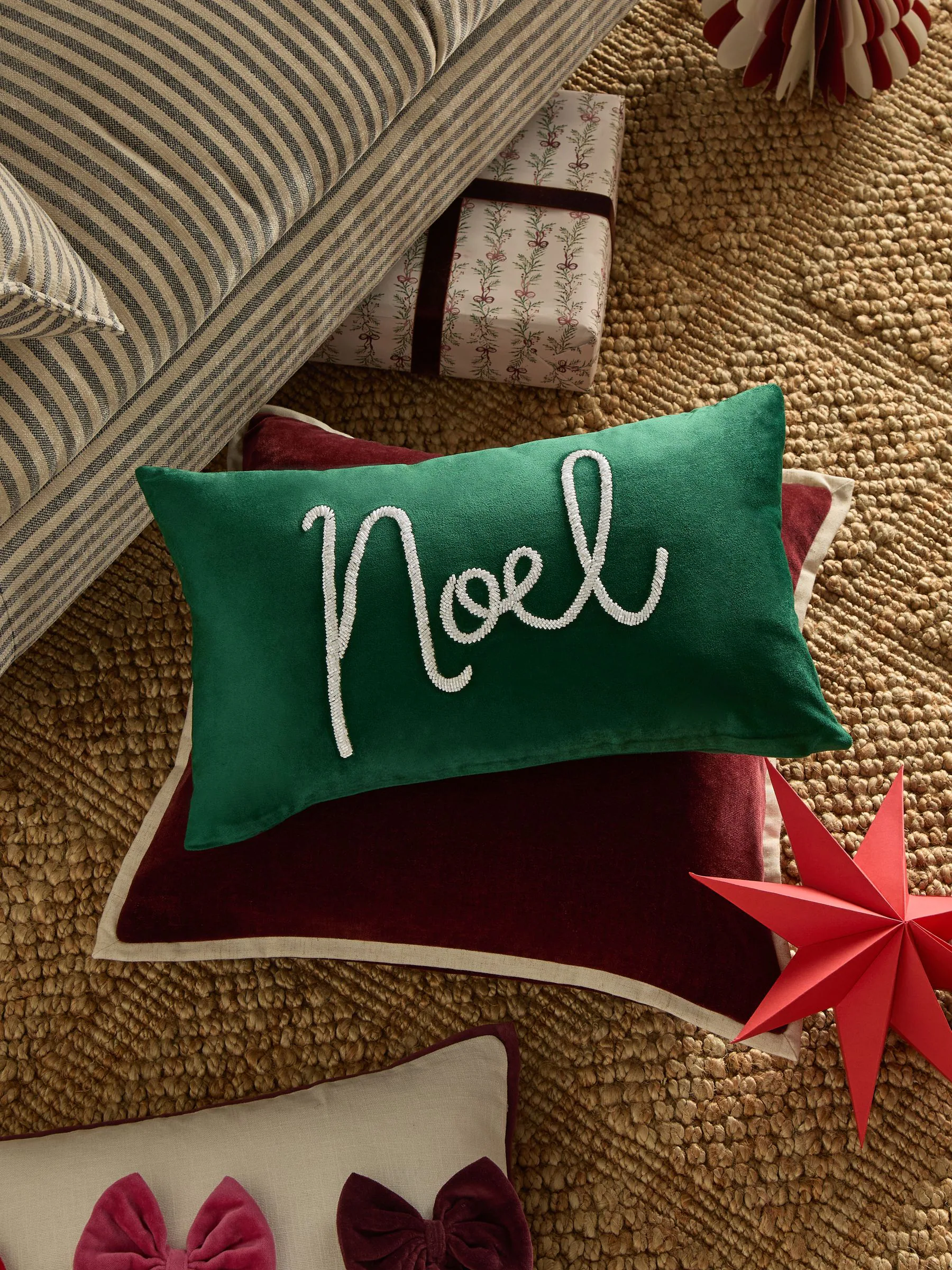 Noel kussen 50 x 30cm met kerstversiering