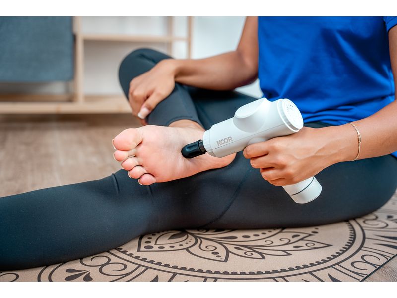 KOOR Massage Pistole Caalda Pro Massage Gun mit Kühl- und Wärmefunktion zur Unterstützung der Regenerationszeiten