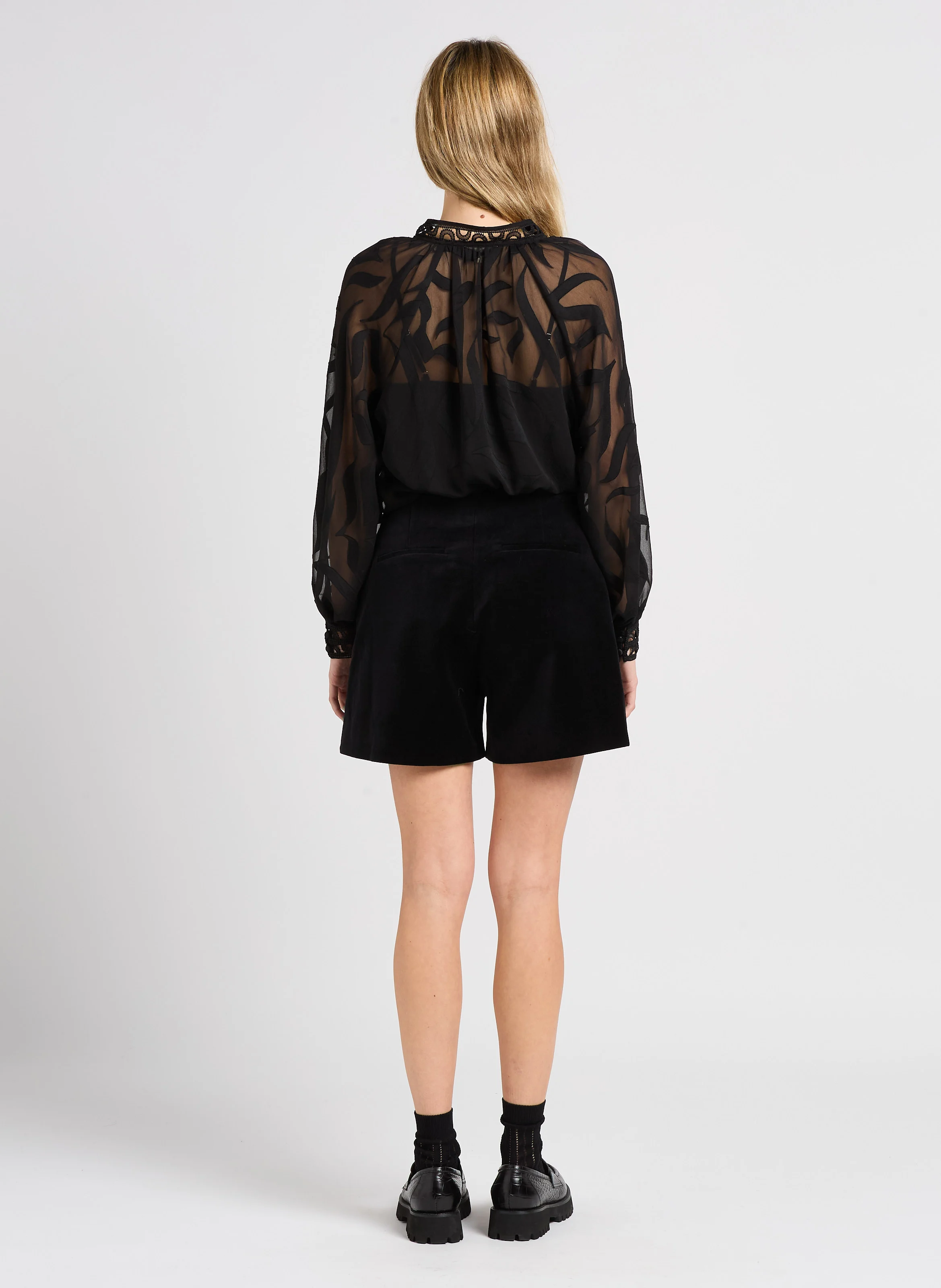 LISON - Blouse droite col V à motifs | Noir