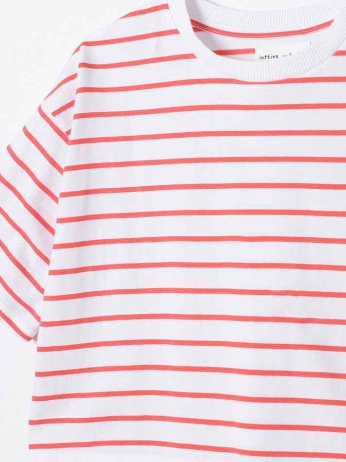 Camiseta cropped de manga curta - Branca/Vermelha