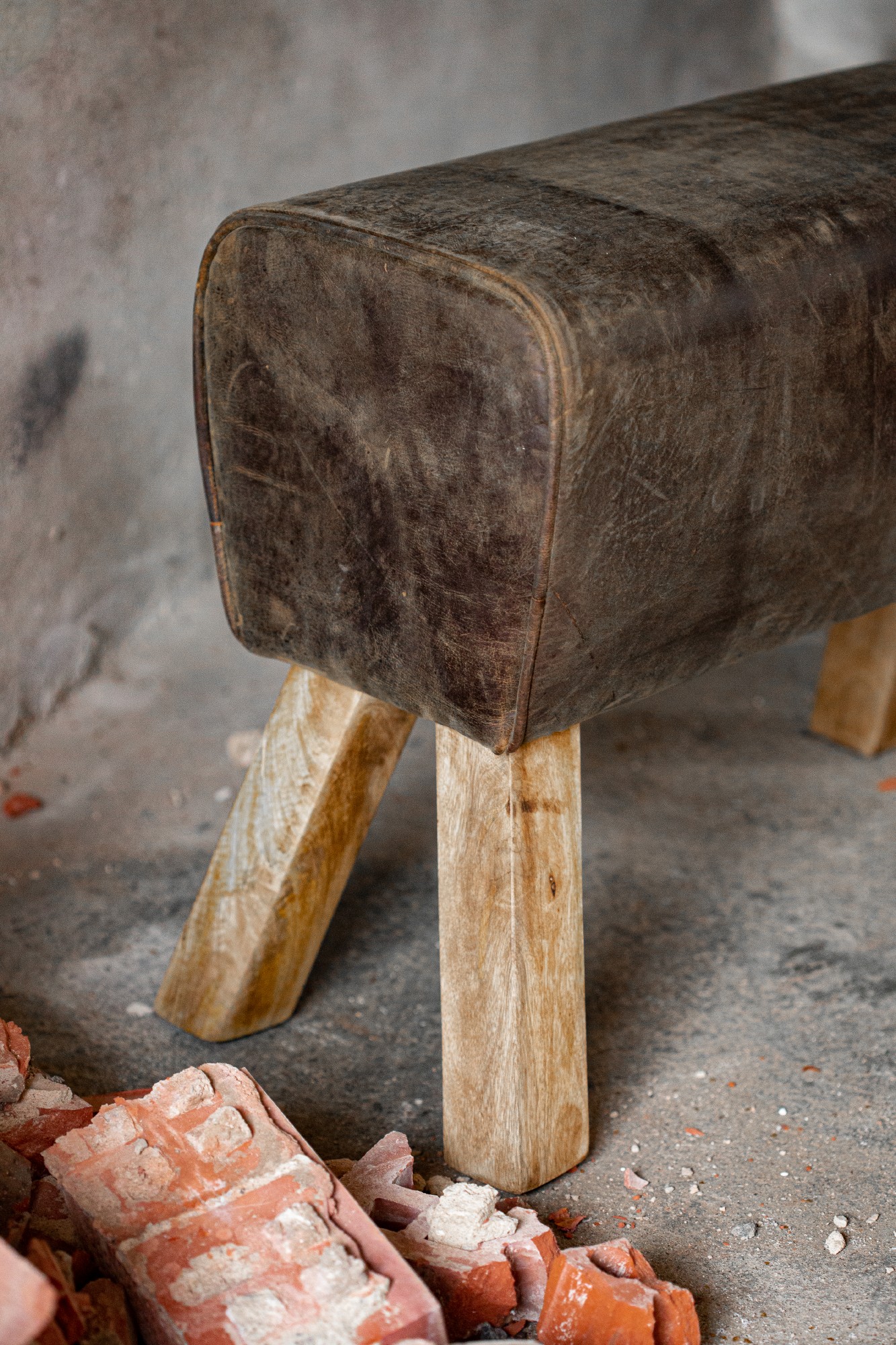 Sitzbock 'Buffalo', braun, B 69 cm, H 52 cm, T 30 cm von fischer's lagerhaus