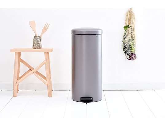 BRABANTIA - Poubelle à pédale Pedal bin new icon 30L - platinium 114441