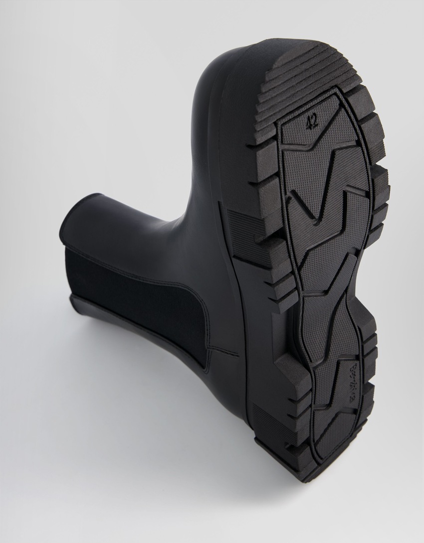 Botas Chelsea masculinas com sola tratorada
