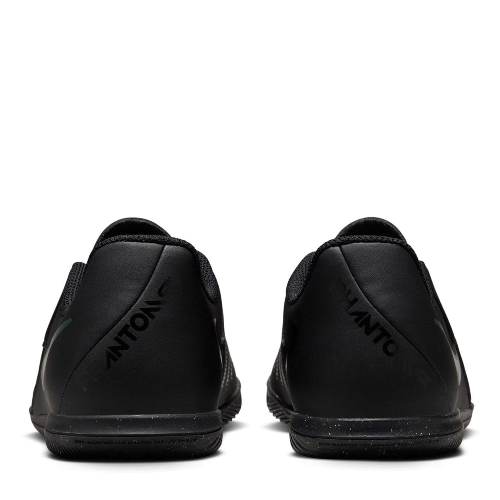 Nike Phantom GX 2 Club Juniors Indoor Court Football Boots.