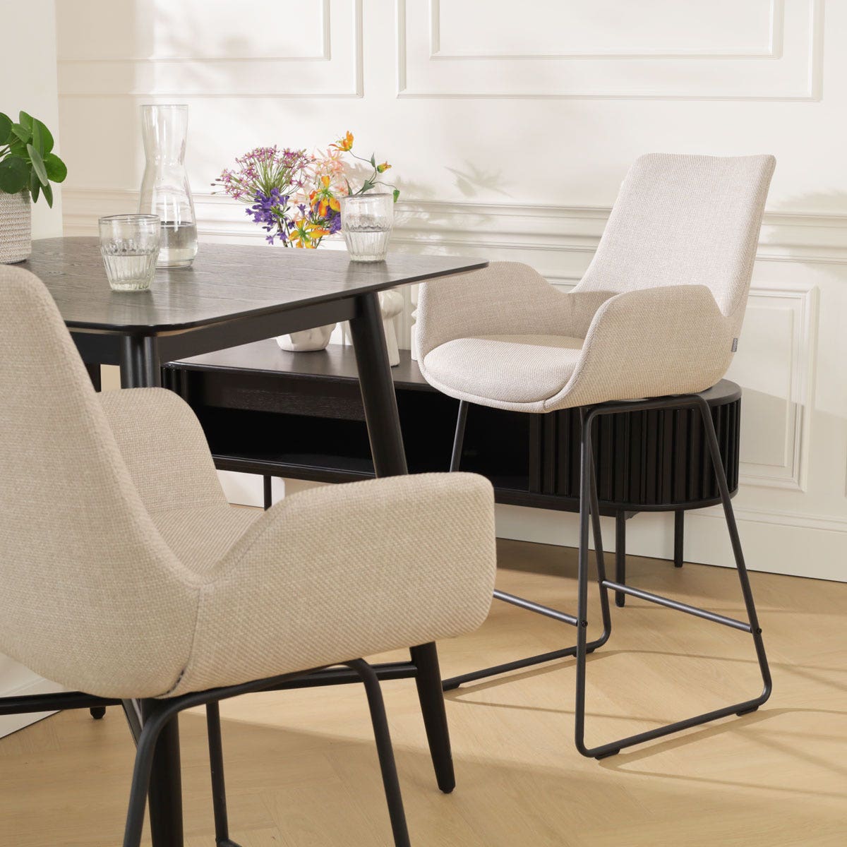 Nolon Nino-Eef Barkruk Beige - met Armleuning - Zwart - 75 cm