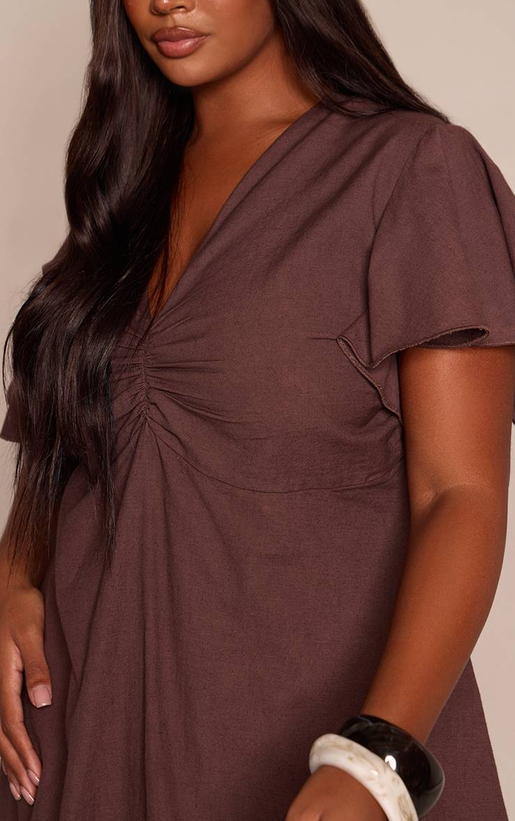 Chocolat Robe Droite Grande Taille À Manches Courtes Froncée Avec Décolleté Plongeant En Tissu Texturé Tissé