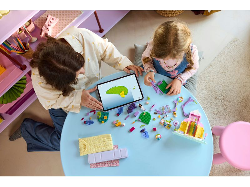 LEGO® Gabby's Dollhouse Zuckerguss-Gebirge 11205 Kreativer Spiel-Set mit Kätzchen-Garten