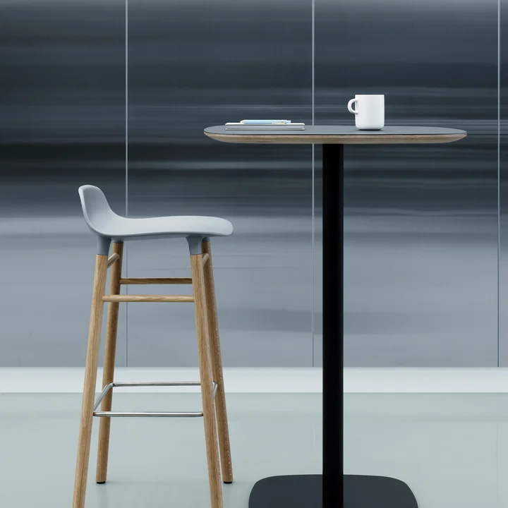 Normann Copenhagen - Form Barhocker 75 cm, Gestell Walnuss / schwarz