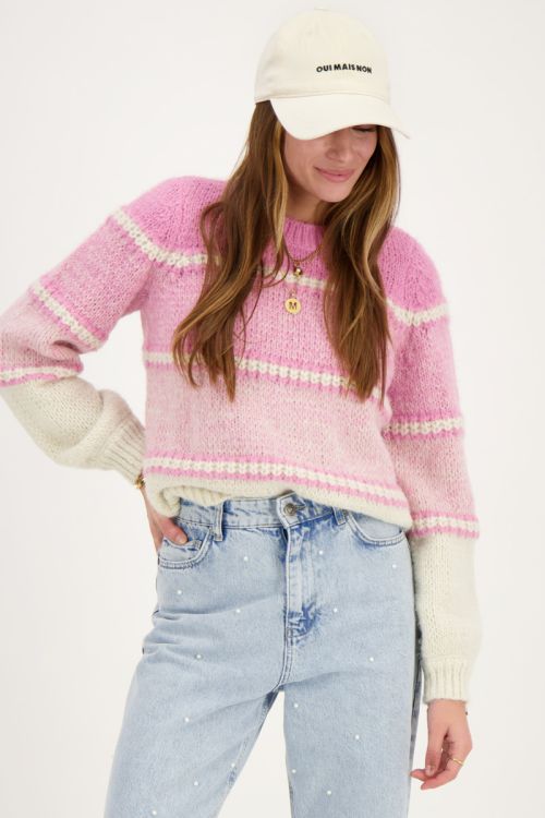 Roze gebreide trui met strepen