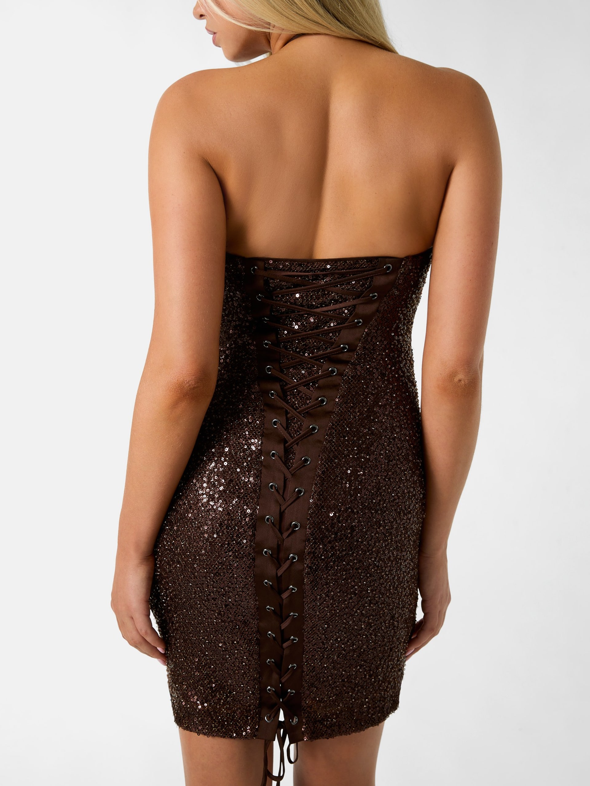 Vestido curto com strass