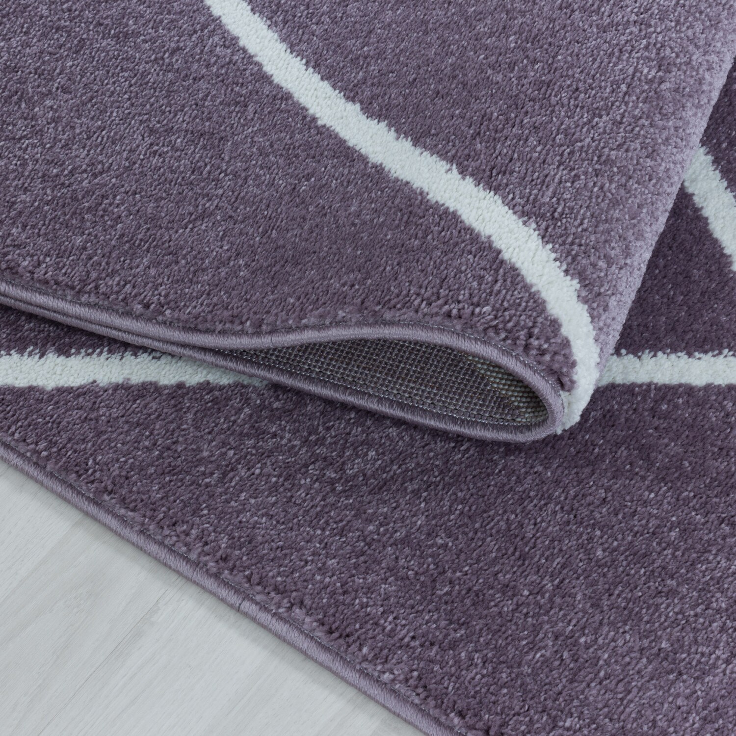 Stilvoller Designer Teppich: Moderner Kurzflor, Rautenmuster für das Wohnzimmer