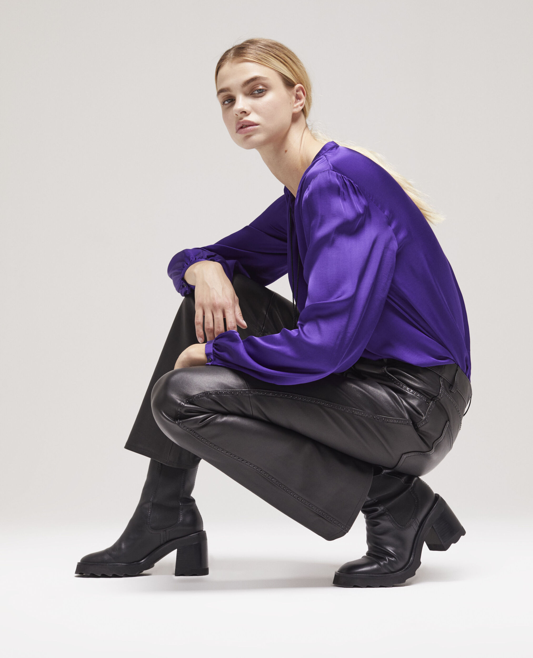 Pantalon en cuir à studs noir