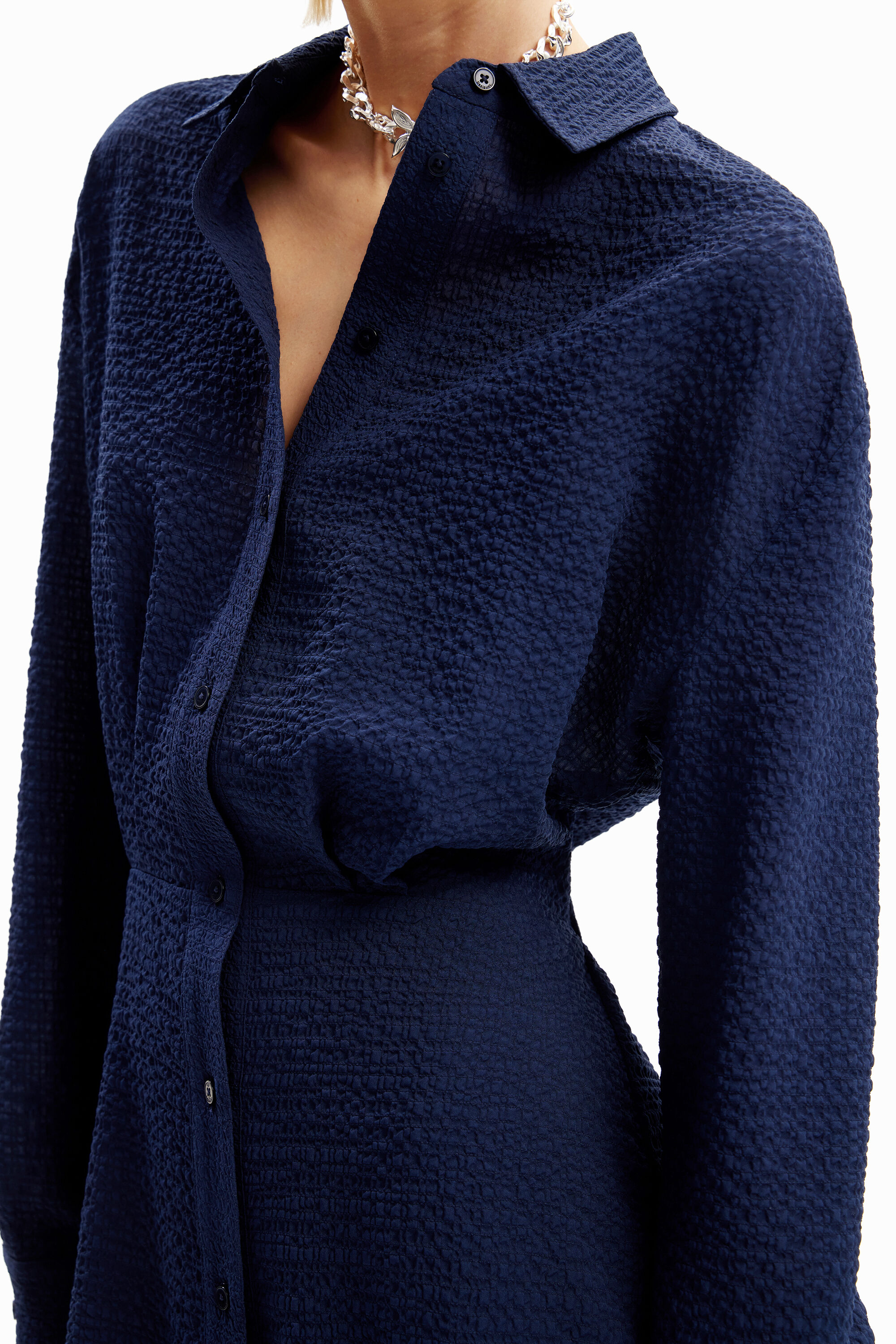textura de vestido camisa curto